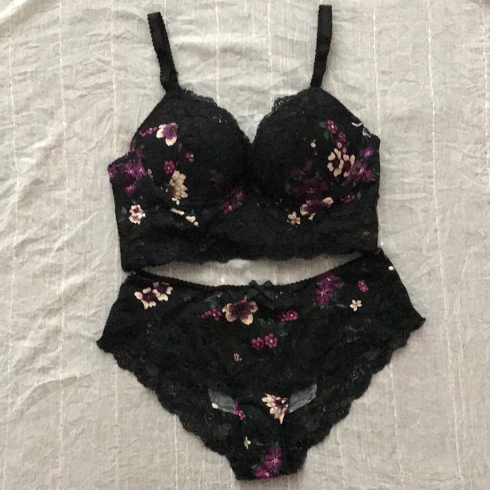 black lace with flowers corset style bra & panty